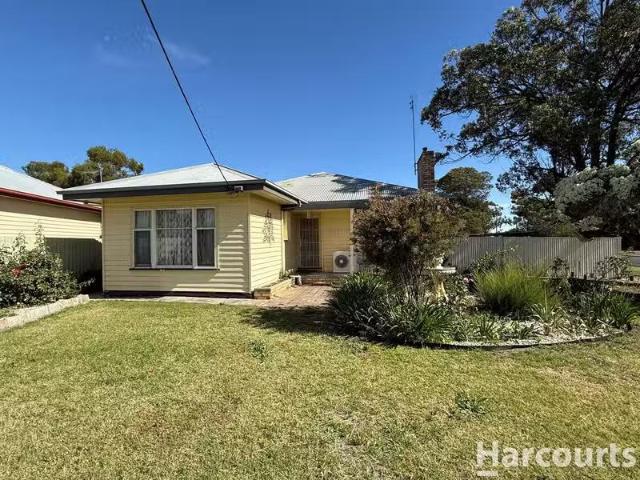 Just in! 4 BR 2 Centenary Avenue, HORSHAM, VIC 3400 House fo.