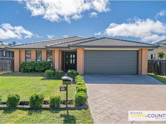 Rental! 4 BR 32 Albion Close, ARMIDALE House for rent Listed.
