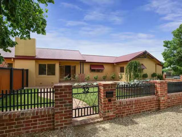 Cheap 4 BR 32 Graham Street, Bacchus Marsh, VIC 3340
