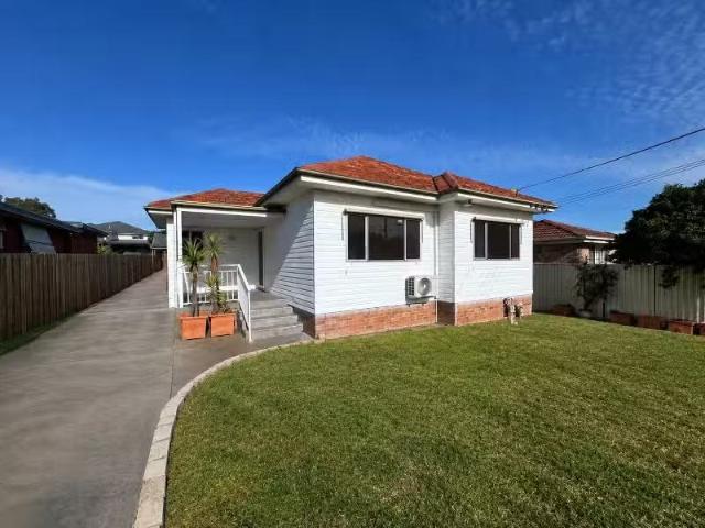 Rental! 4 BR 32 Derby Street, Merrylands House for rent Liste.