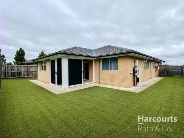 Deal! 4 BR 32 Werribee Crescent, Wollert, VIC 3750 House for.