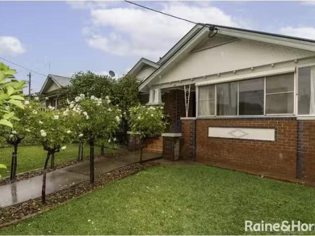 Rental! 4 BR 34 Trevor Street, TURVEY PARK House for rent Lis.