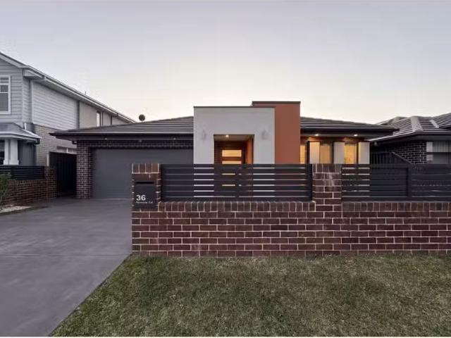 Cheap 4 BR 36 Burnside Circuit, Leppington House for rent Lis.