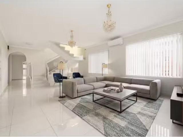 Just in! 4 BR 36 Wellington Street, Rosebery House for rent L.