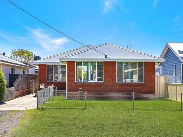 Unique 4 BR 37 Albion Street, Umina Beach, NSW 2257