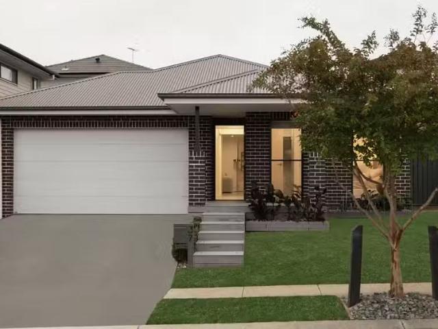 Rental! 4 BR 37 Galium Crescent, Denham Court House for rent.