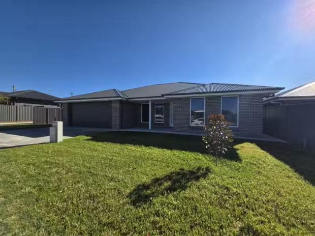Charming 4 BR 7 Peard Close, Eglinton House for rent Listed b.