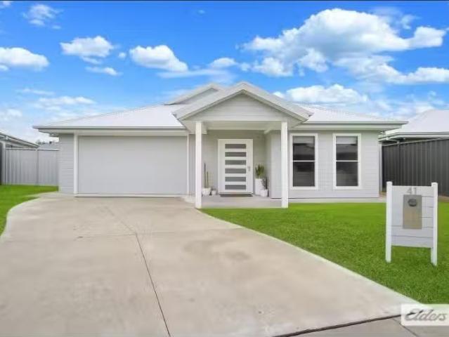 Cozy 4 BR 41 Barossa Way, Thurgoona House for rent Listed by.