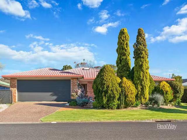 Just in! 4 BR 42 Bouganvillea Drive, Middle Ridge, QLD 4350