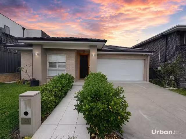 Just in! 4 BR 44 Waterlily Street, Denham Court House for rent.