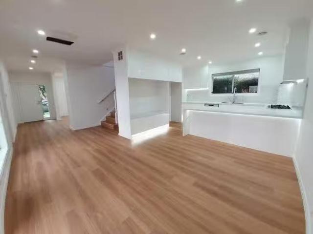 Cheap 4 BR 4/55 57 Moylan Street, Bentleigh East, VIC 3165