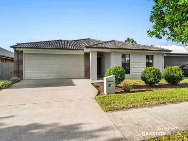 Deal! 4 BR 47 Cambridge Circuit, YARRABILBA, QLD 4207 House.