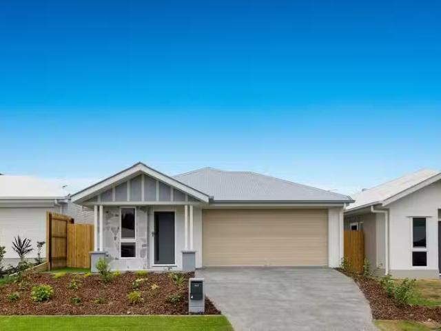 Cozy 4 BR 4 Union Street, WHITE ROCK, QLD 4306 House for Rent