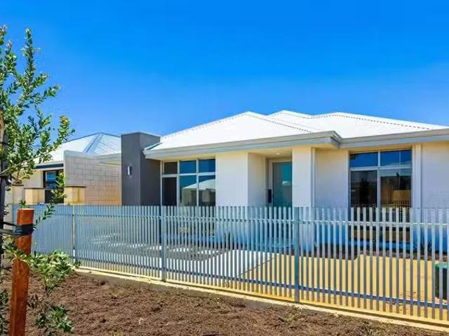 For Rent! 4 BR 4 Yabbra Entrance, YANCHEP, WA 6035 House for.