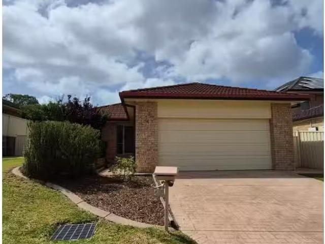 Unique 4 BR 4 Mc Pherson Place, Raymond Terrace House for rent.