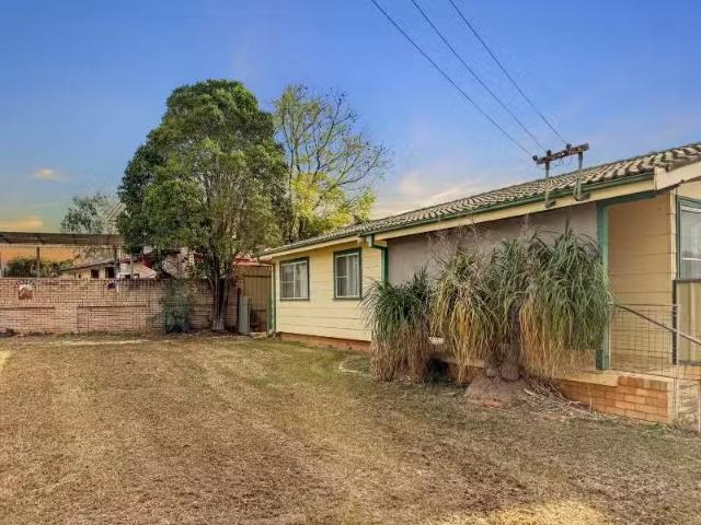 Nice 4 BR 54 Jaeger Avenue, Gunnedah House for rent Listed by.