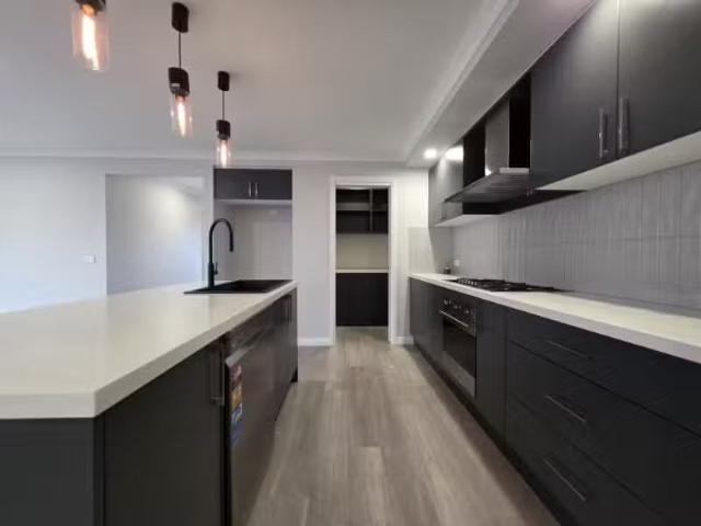 Unique 4 BR 55 Mulholland Parkway, Windradyne House for rent.