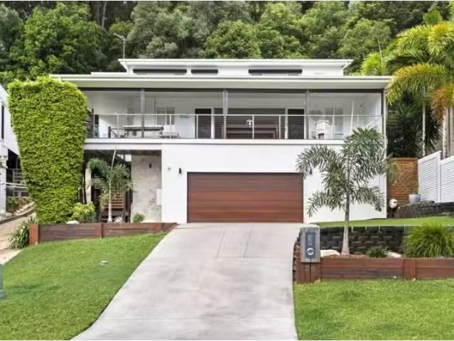 Just in! 4 BR 56 Wilkinson Crescent, CURRUMBIN WATERS House fo.