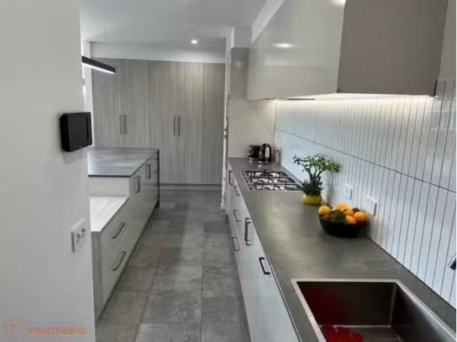 Unique 4 BR 58 Thwaites Crescent, Wright House for rent Liste.
