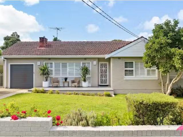 Cheap 4 BR 5 Mundakal Avenue, Kirrawee House for rent Listed.