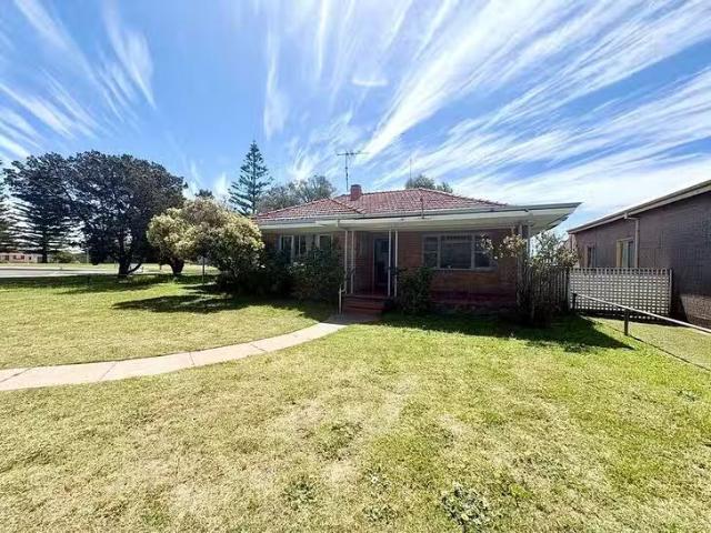 New 4 BR 63 Peel Terrace, Busselton, WA 6280