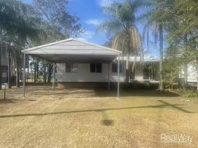 Just in! 4 BR 6 Calvin Street, Walloon, QLD 4306