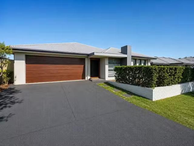 Nice 4 BR 6 Danvers Road, SPRING FARM House for rent Listed b.
