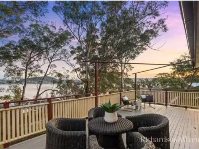 Deal! 4 BR 6 Lexington Parade, Green Point House for rent Lis.