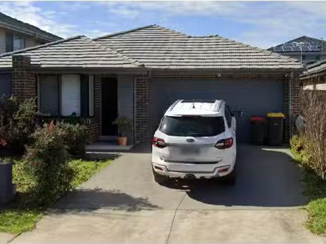 Just in! 4 BR 6 Northbourne Drive, Marsden Park House for rent.