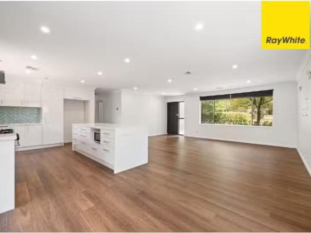 Just in! 4 BR 72 Carruthers Street, CURTIN House for rent Lis.