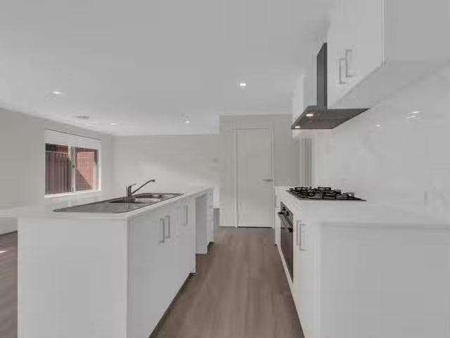 For Rent! 4 BR 73 Paparone Road, Baldivis, WA 6171