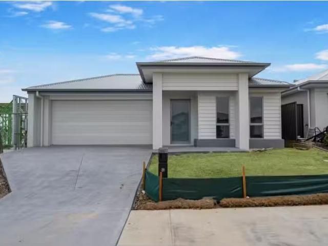 For Rent! 4 BR 76 Cessna Avenue, Cooranbong House for rent Li.