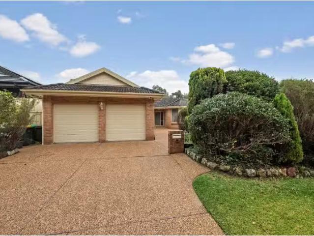 Deal! 4 BR 77 Burton Road, Eleebana House for rent Listed by.