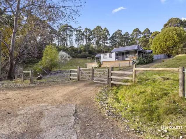 Unique 4 BR 8070 Channel Highway, CRADOC, TAS 7109 House for.