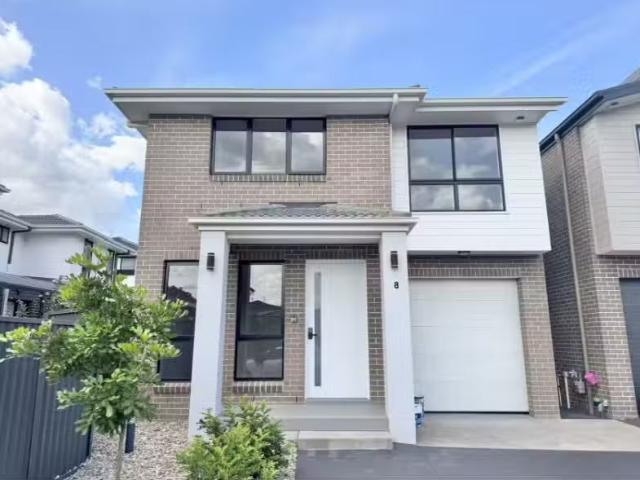 For Rent! 4 BR 8 Ezra Glade, Riverstone Townhouse for rent Li.