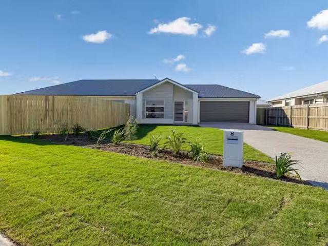 For Rent! 4 BR 8 Flame Tree Drive, BURRUM HEADS, QLD 4659 Ho.