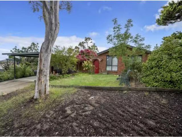 For Rent! 4 BR 9 Wray Place, GOWRIE House for rent Listed by.