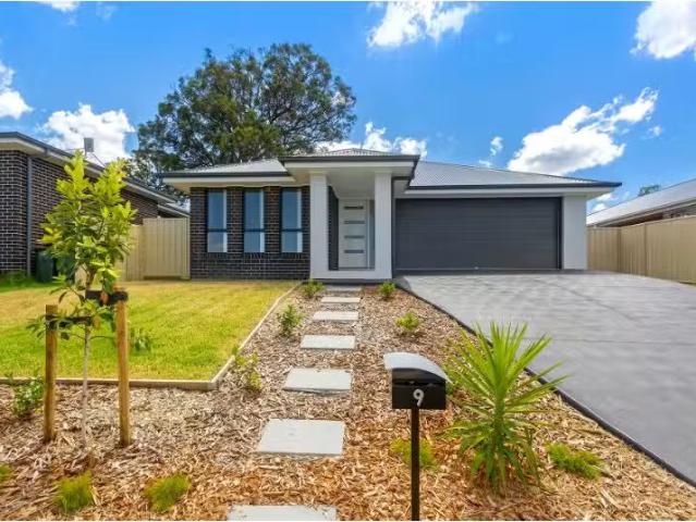 Just in! 4 BR 9 Wyla Street, Bellbird House for rent Listed b.