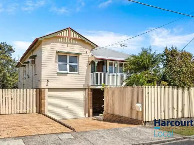 Just in! 4 BR 9 York Street, HAMILTON, QLD 4007 House for Rent