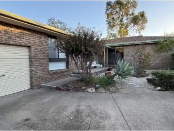 Nice 4 BR 9 Carramar Close, Tamworth House for rent Listed by.