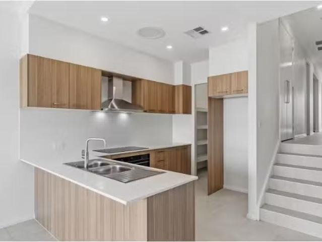 Deal! 4 BR 9 Maskell Street, Farley Townhouse for rent Listed.