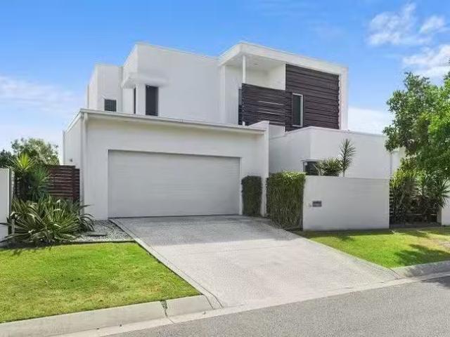 Unique 4 BR A/1 Komodo Court, Parrearra, QLD 4575