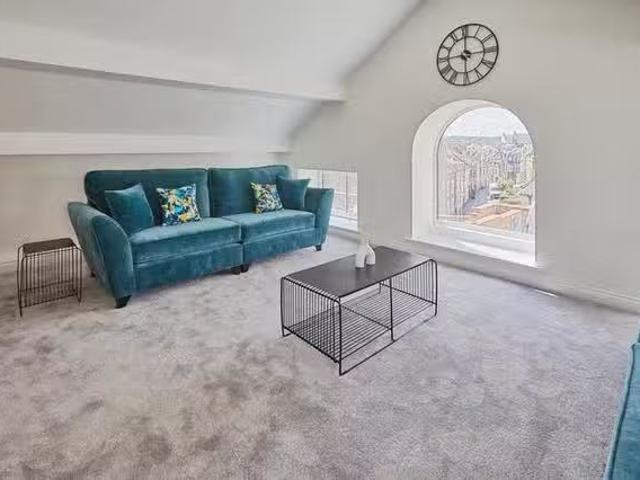 New 4 BR East Crescent