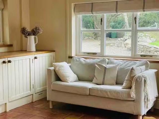 Cozy 4 BR South Hill Cottages