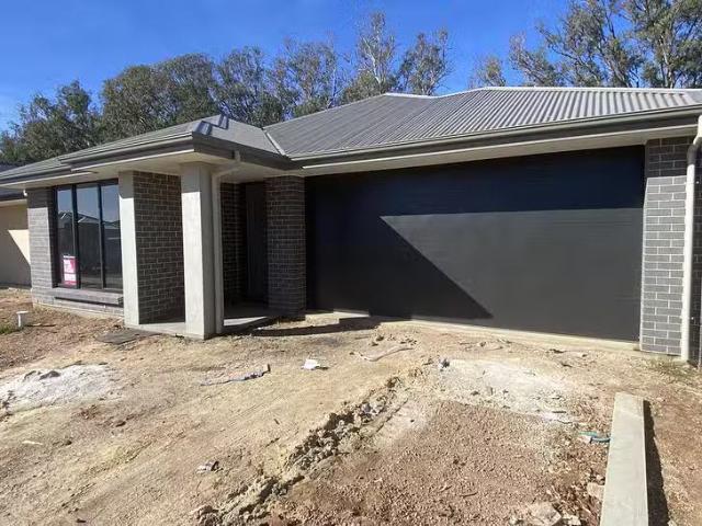 Charming 4 Glenthorne Crescent, Andrews Farm, SA 5114