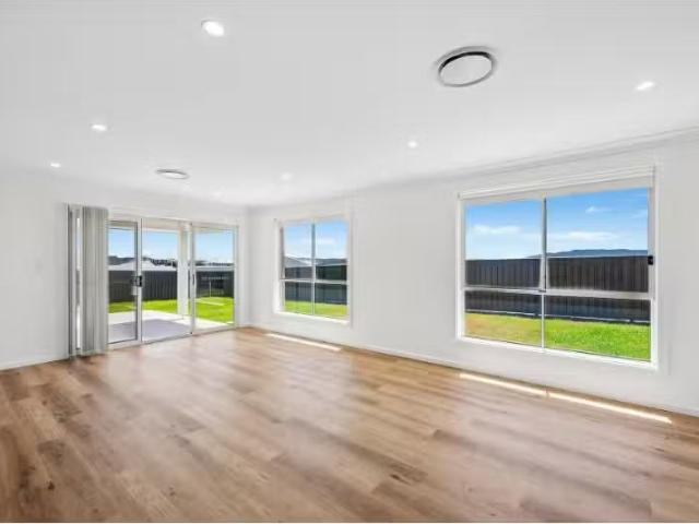 Deal! 4 Davis Crescent, Mudgee House for rent Listed by Georg.