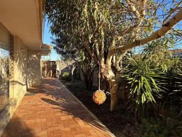 Charming 4 Drenthe Place, Mahomets Flats, WA 6530
