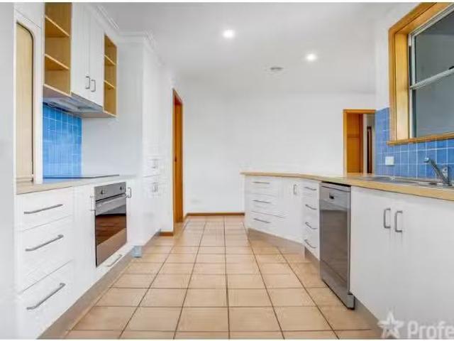 Nice 4 Elouera Crescent, Forster House for rent Listed by Pro.
