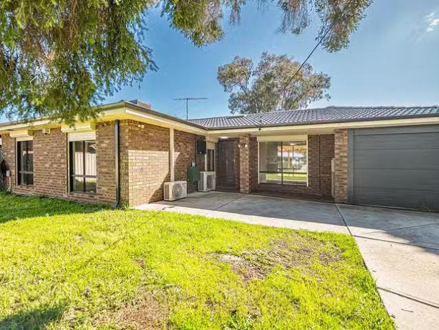 Deal! 4 Fir Court, Camillo, WA 6111