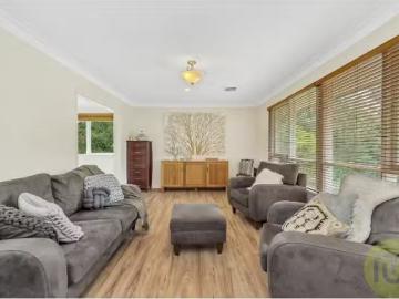 Unique 4 Ham Place, Garran House for rent Listed by Ella Burt.
